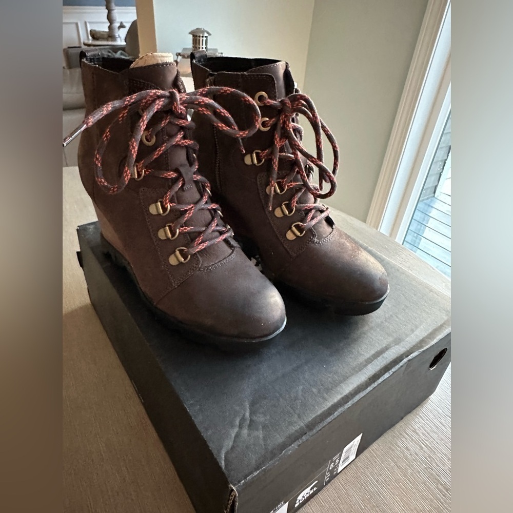 Sorel Joan uptown lace blackened Brown Lace-Up Boots 8.5